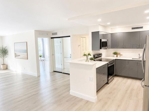 1000 Spanish River Road, Unit 2J, Boca Raton, FL 33432