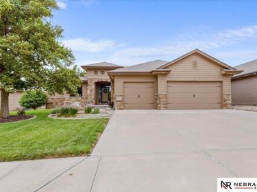 19611 Brookside Lane, Gretna, NE 68028