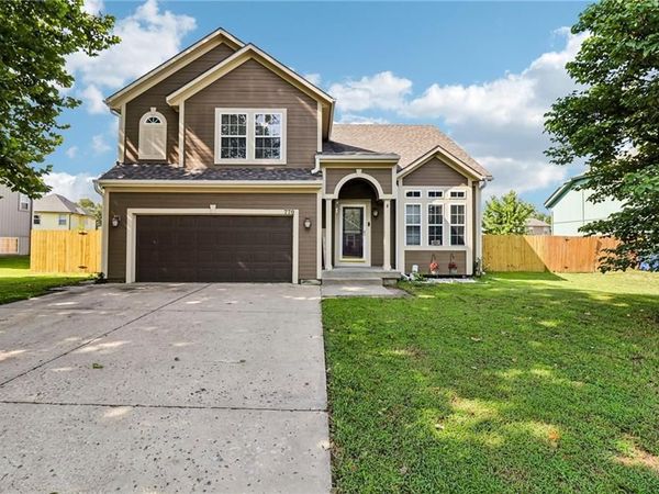 770 River Falls Road, Edwardsville, KS 66111