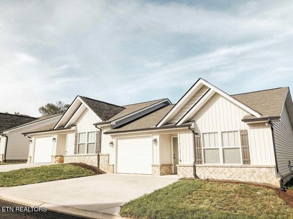 1300 Splendid Oak Way, Knoxville, TN 37931