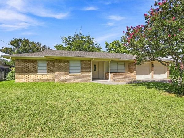 1109 Williamsburg Drive , Ennis, TX 75119