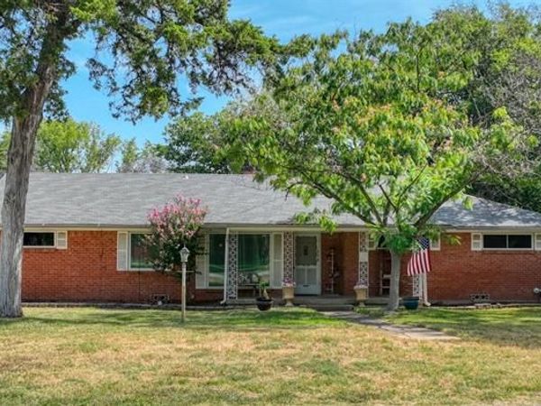 938 Nature Drive, Duncanville, TX 75116