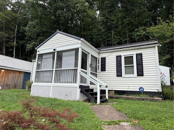 11 Lance Drive, Charleston, WV 25311