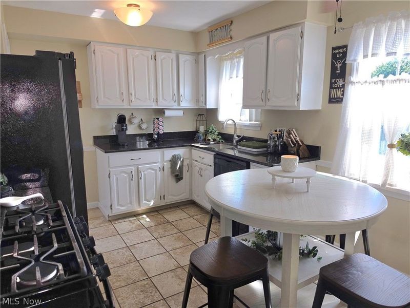230 E 288th Street , Willowick, OH 44095 Photo 2