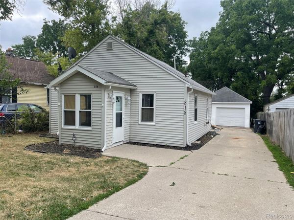 818 Cedar Street, Pontiac, Mi 48342