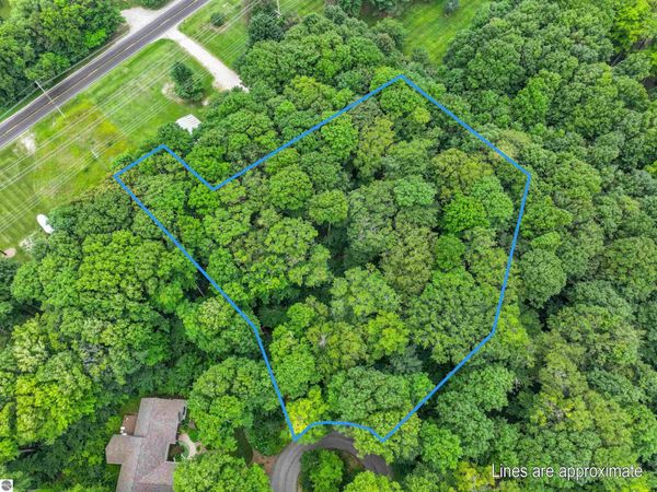 5400 Wild Berry Trail, Traverse City, MI 49685
