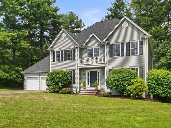 40 Flannery Ln, Wrentham, MA 02093