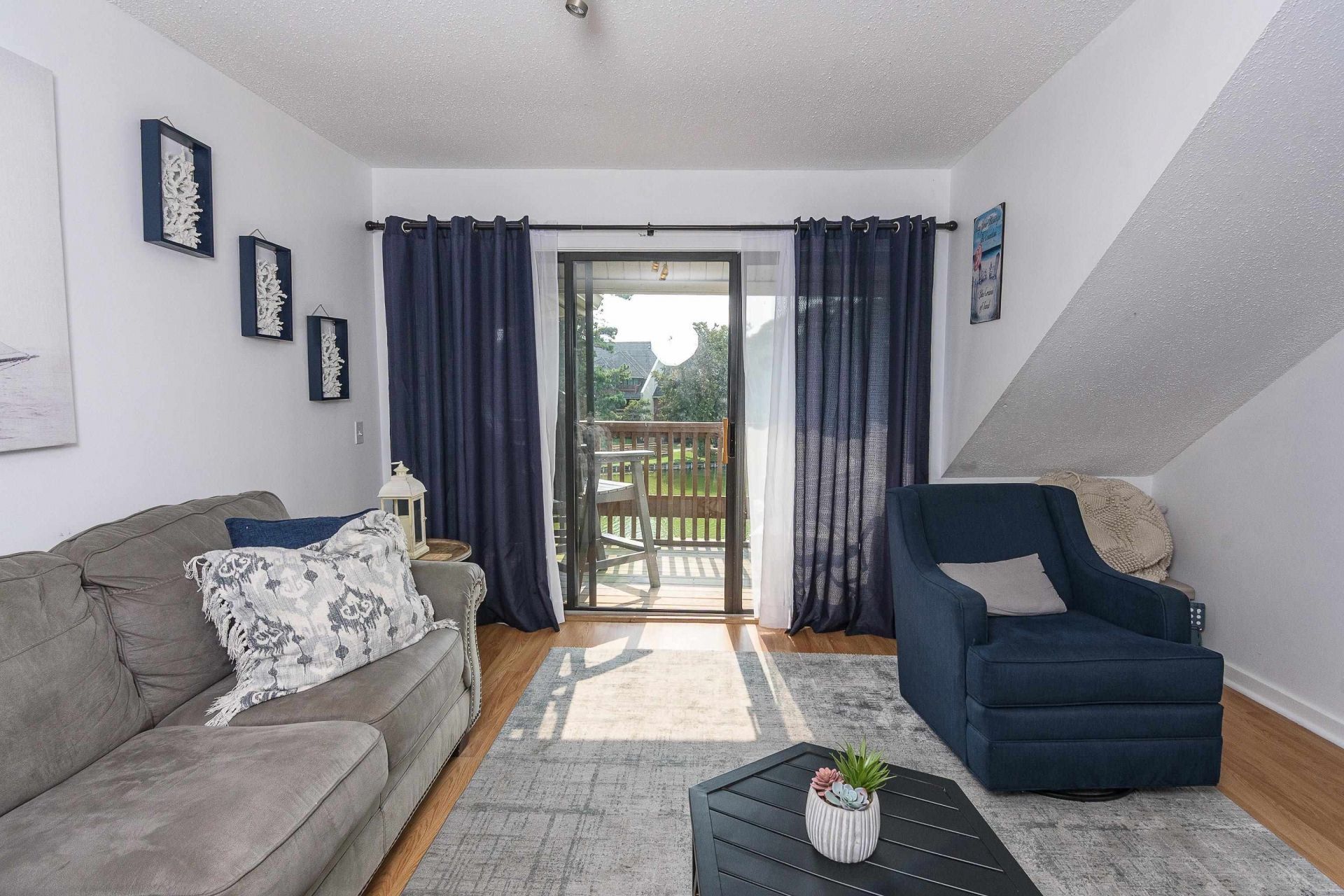 410 Melrose Pl. Photo 15