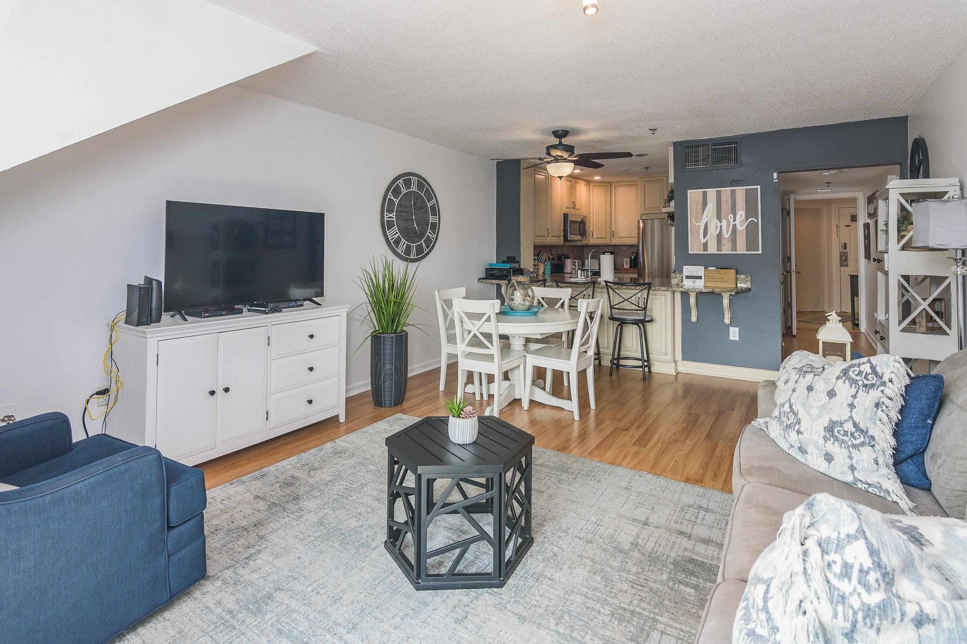 410 Melrose Pl. Photo 20