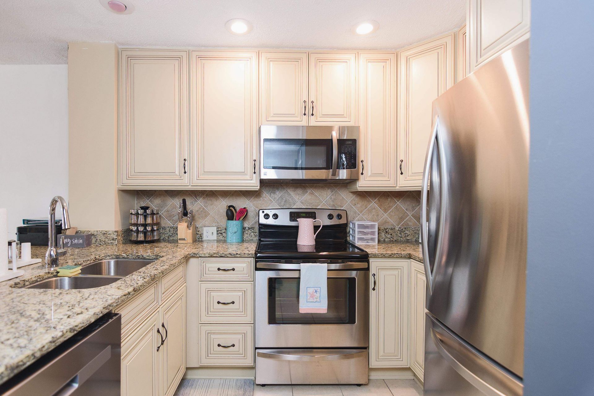 410 Melrose Pl. Photo 9