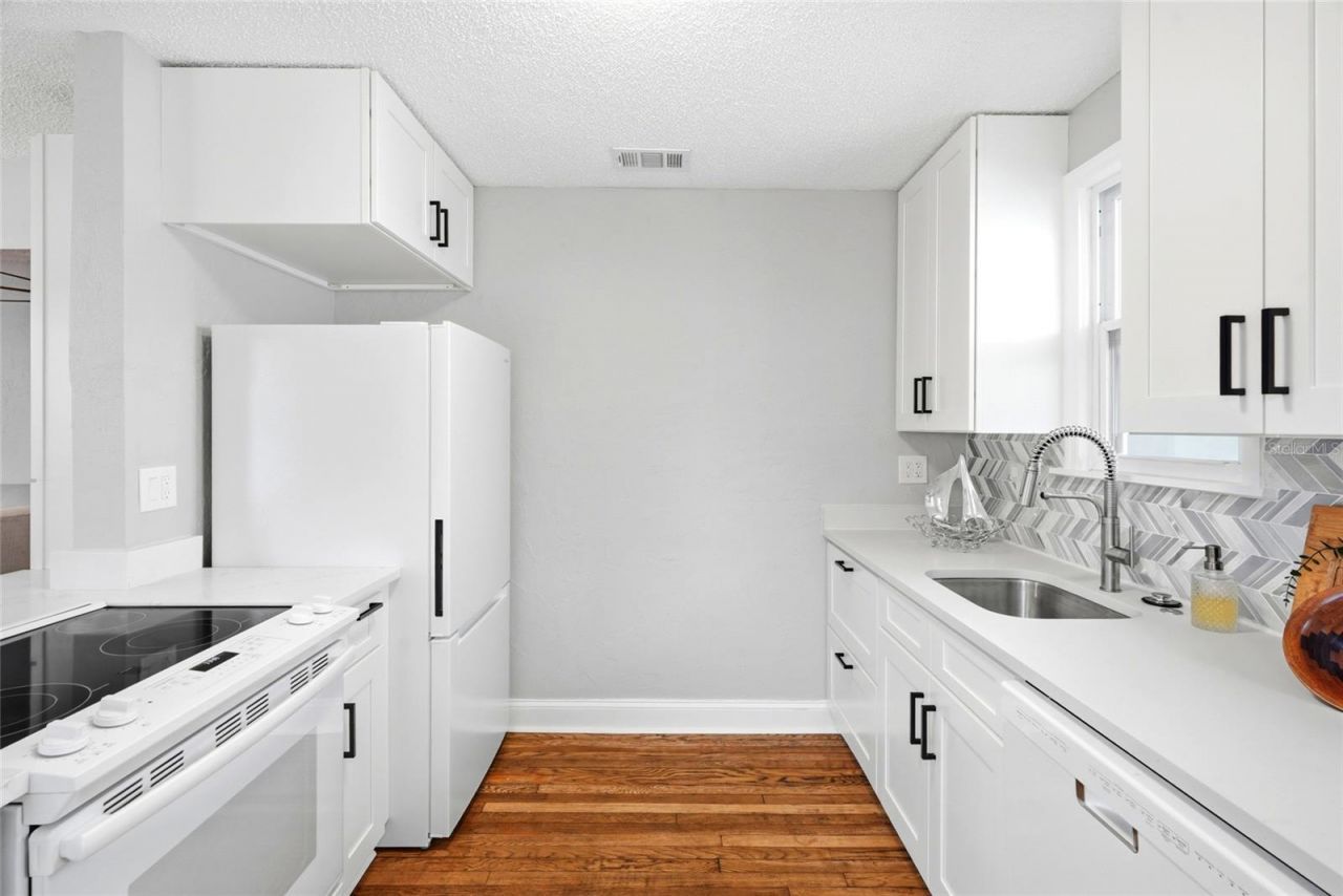 5016 Dartmouth Avenue N, Saint Petersburg, FL 33710 Photo