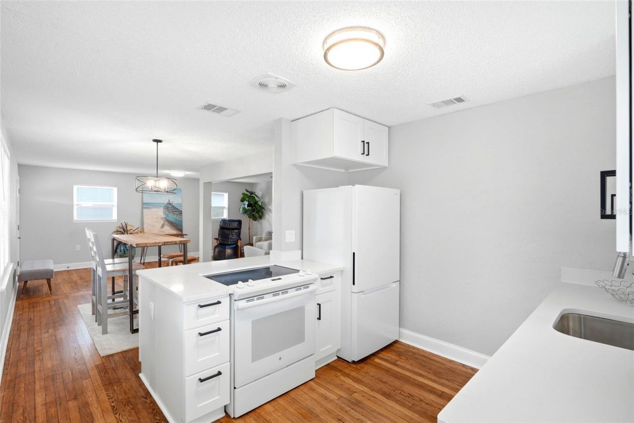 5016 Dartmouth Avenue N, Saint Petersburg, FL 33710 Photo