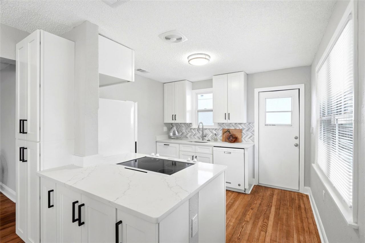 5016 Dartmouth Avenue N, Saint Petersburg, FL 33710 Photo