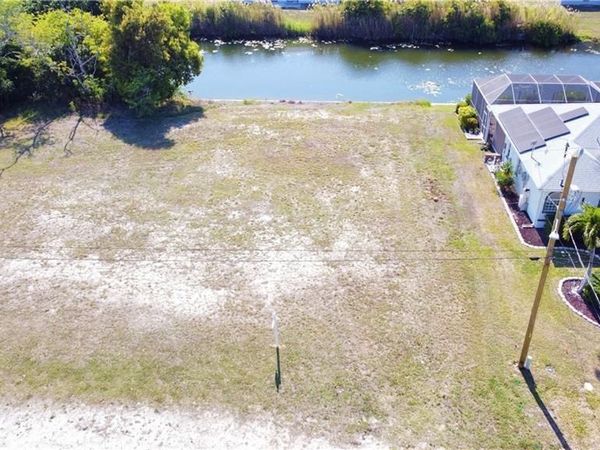 16 SE 8th PL , CAPE CORAL, FL 33990