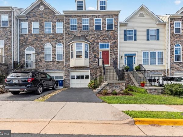 825 BLUEFIELD SQUARE NE, LEESBURG, VA 20176