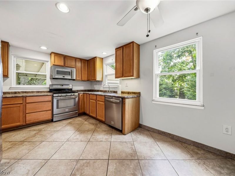 2490 Glenridge Road , Euclid, OH 44117 Photo 7