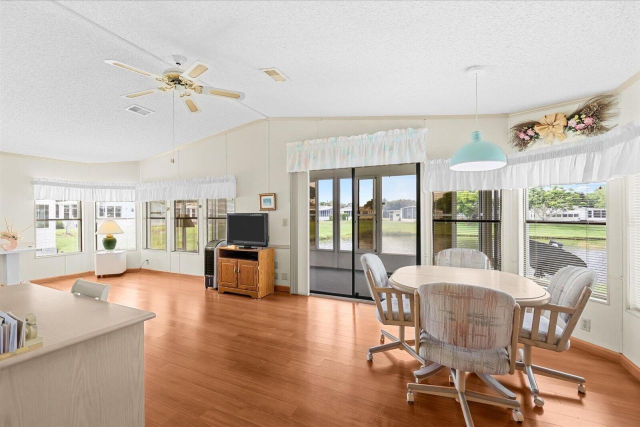 484 Tropical Isles Circle, Unit D-32, Fort Pierce, FL 34982 Photo