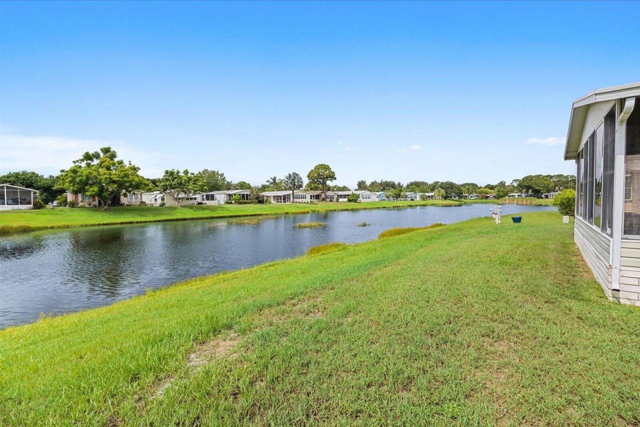 484 Tropical Isles Circle, Unit D-32, Fort Pierce, FL 34982 Photo