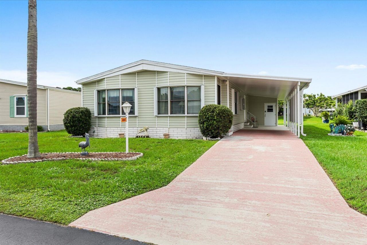 484 Tropical Isles Circle, Unit D-32, Fort Pierce, FL 34982 Photo