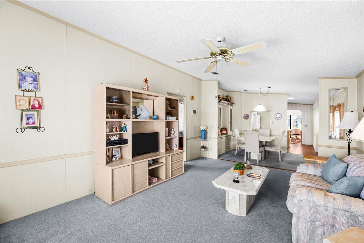 484 Tropical Isles Circle, Unit D-32, Fort Pierce, FL 34982 Photo