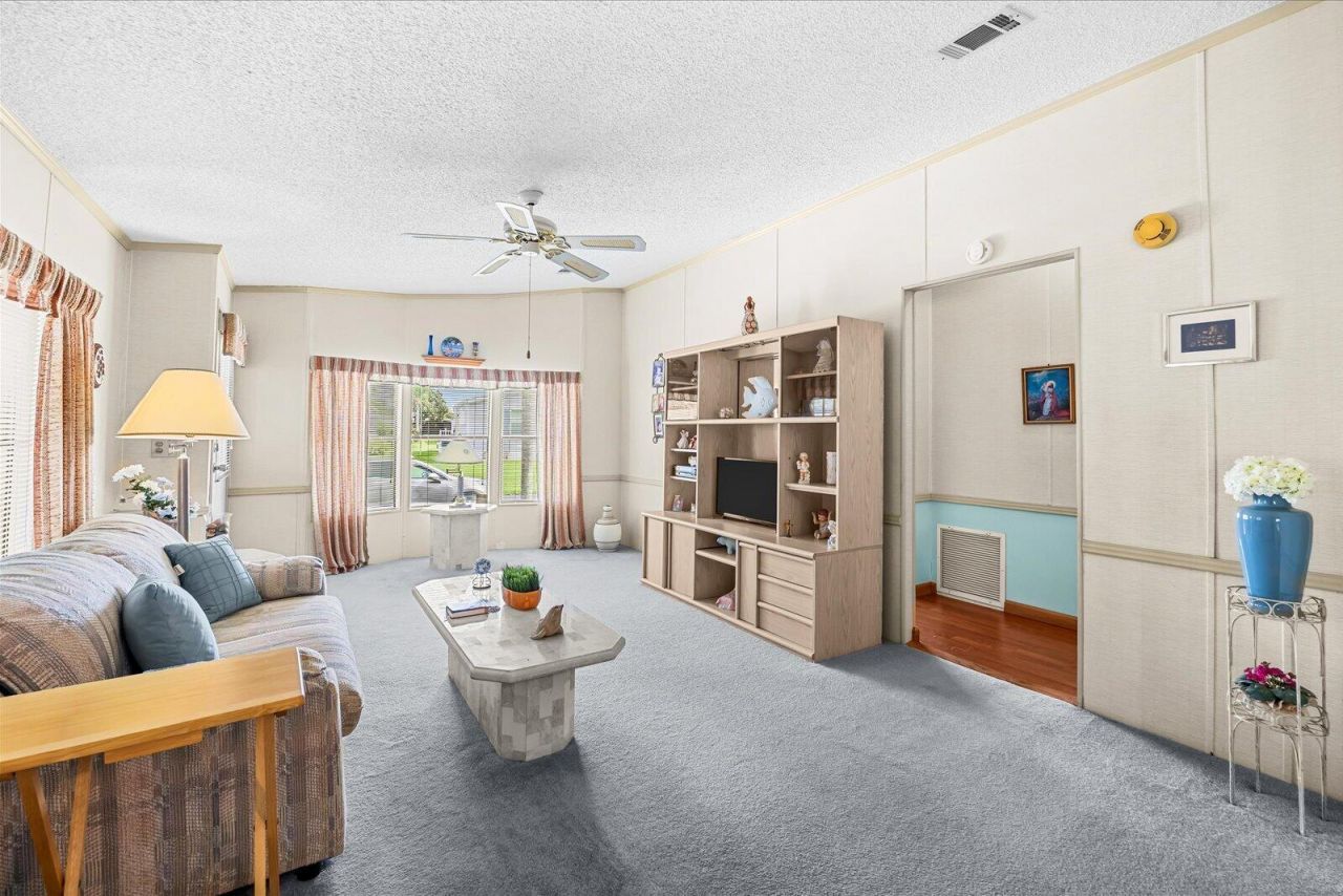 484 Tropical Isles Circle, Unit D-32, Fort Pierce, FL 34982 Photo