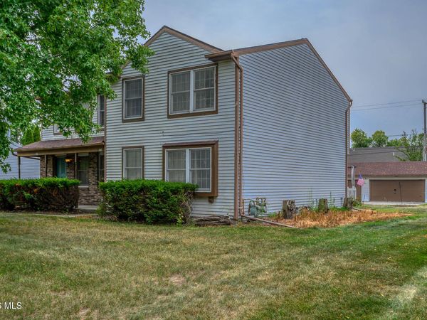 6823 Woodlake Drive , Toledo, OH 43617