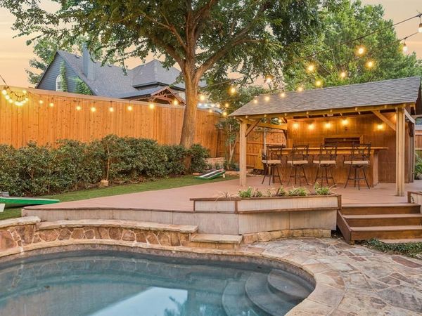1088 W Winding Creek Drive, Grapevine, TX 76051