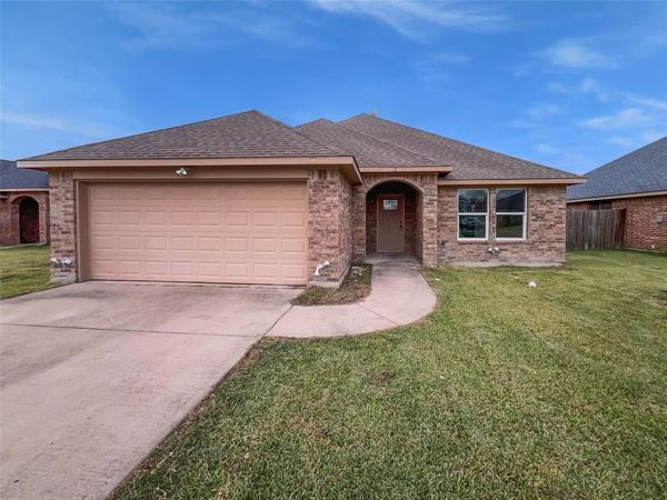 112 Halifax Circle , Palmer, TX 75152