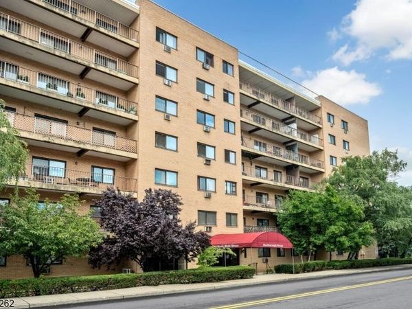44 S Main St, Lodi, NJ 07644