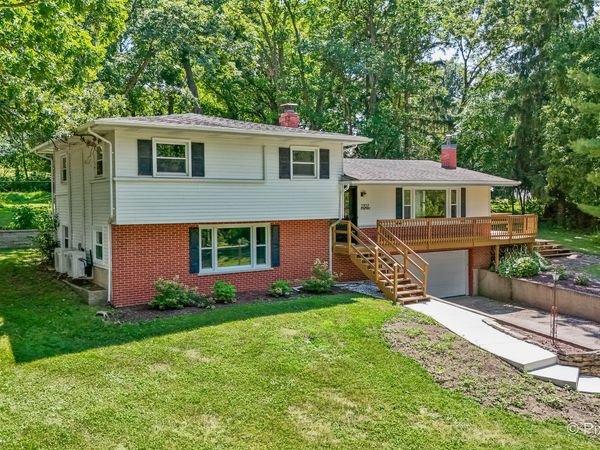 3707 N Oak Knoll Road, Crystal Lake, IL 60012