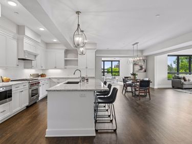 222 Ferndale Road S, Unit 206, Wayzata, MN 55391