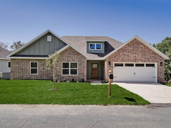 24 Kirkcudbright Lane, Bella Vista, AR 72715
