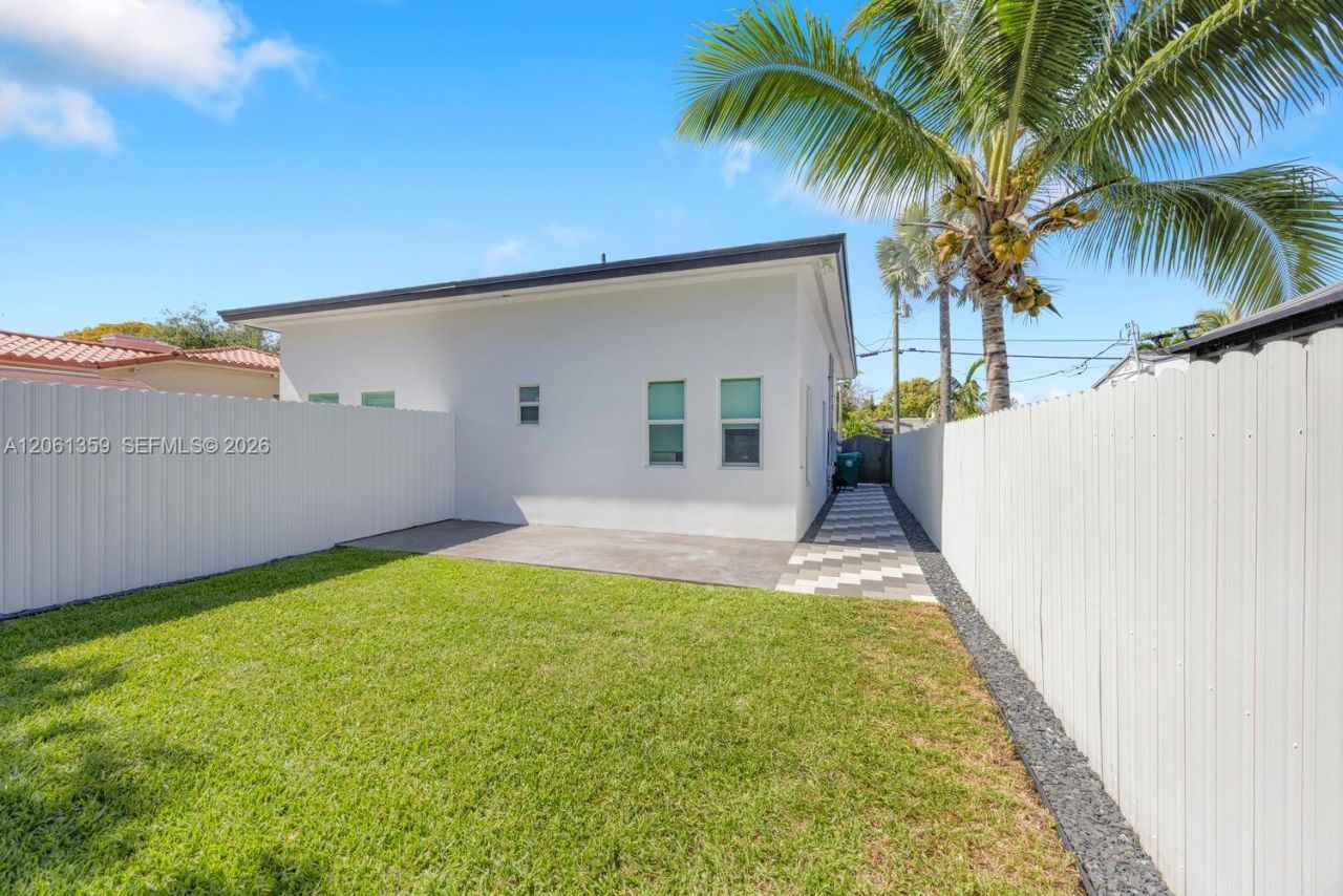 2426 SW 25th St , Unit 2426, Miami, FL 33133 Photo