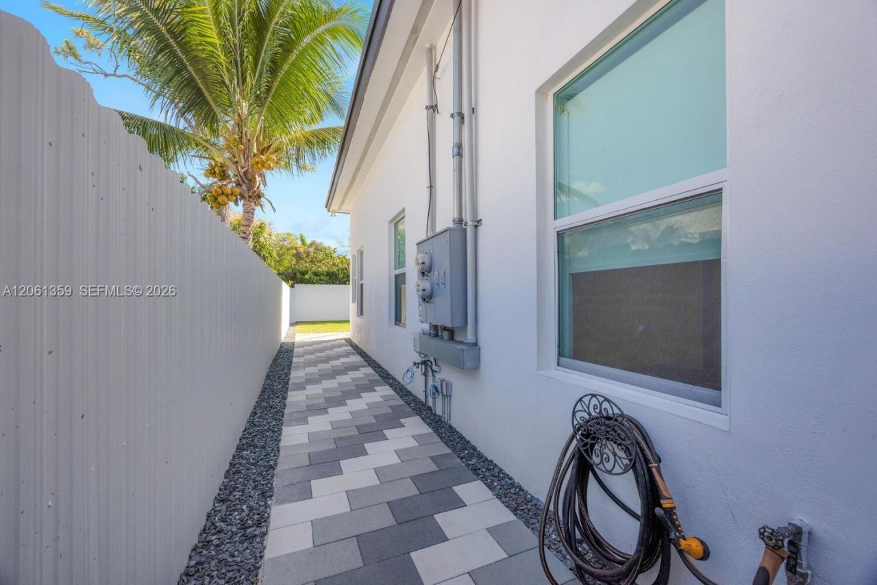 2426 SW 25th St , Unit 2426, Miami, FL 33133 Photo