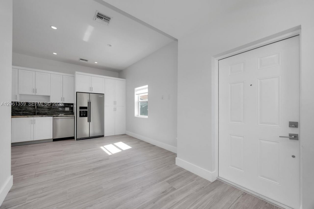 2426 SW 25th St , Unit 2426, Miami, FL 33133 Photo