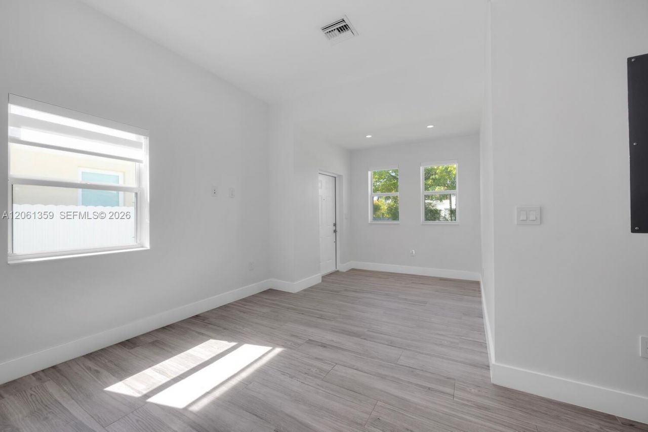 2426 SW 25th St , Unit 2426, Miami, FL 33133 Photo