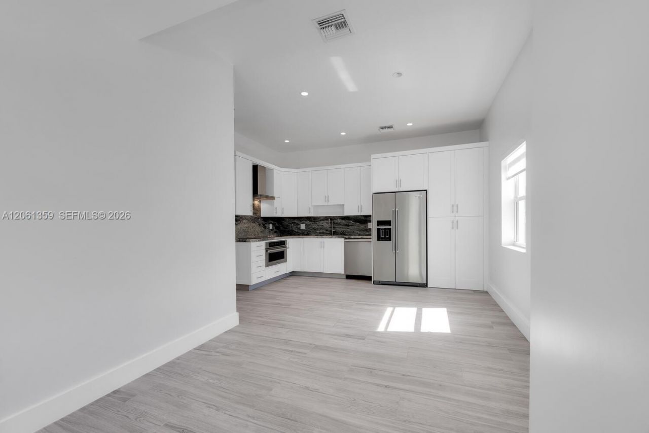 2426 SW 25th St , Unit 2426, Miami, FL 33133 Photo