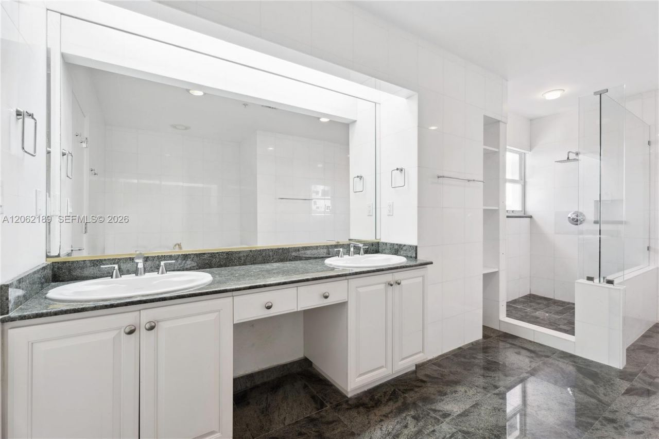 1402 Brickell Bay Dr, Unit 1601, Miami, FL 33131 Photo