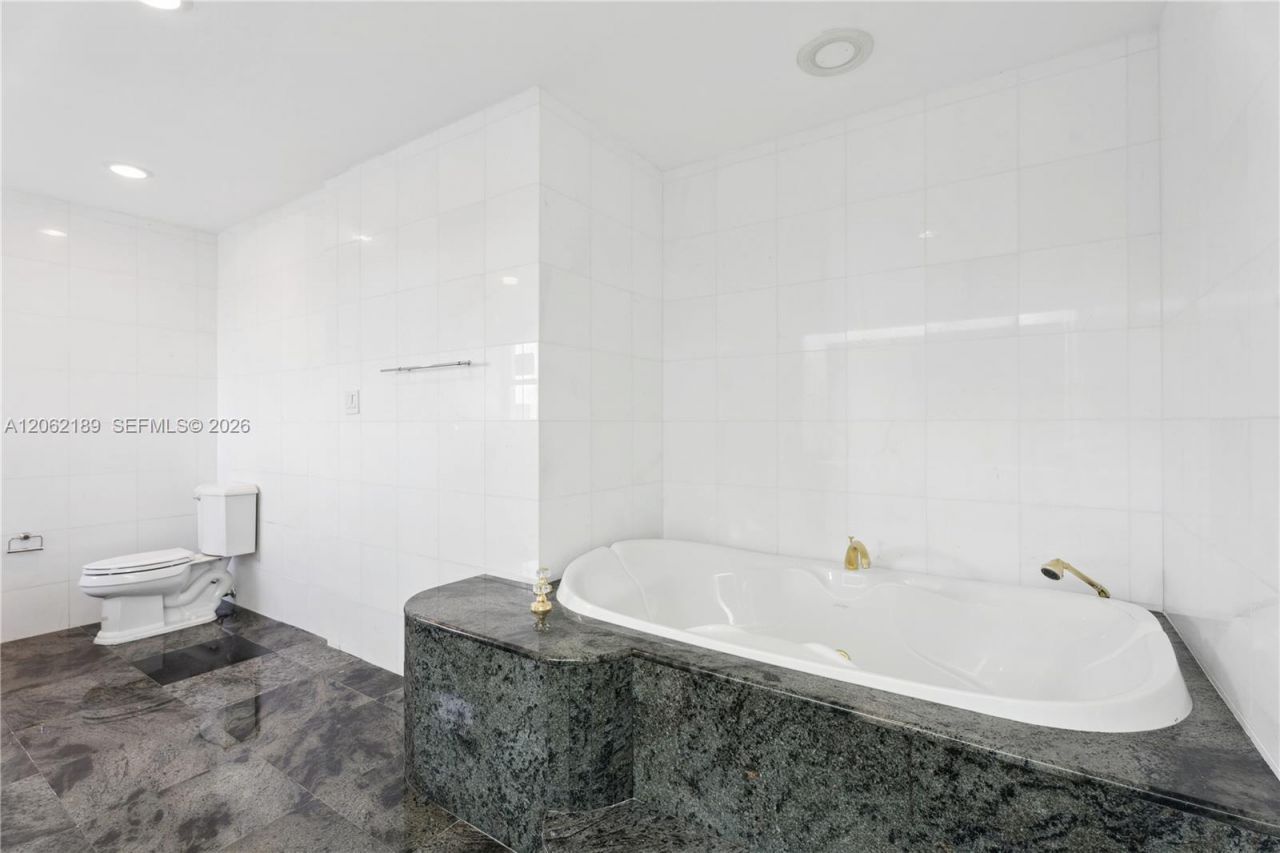 1402 Brickell Bay Dr, Unit 1601, Miami, FL 33131 Photo