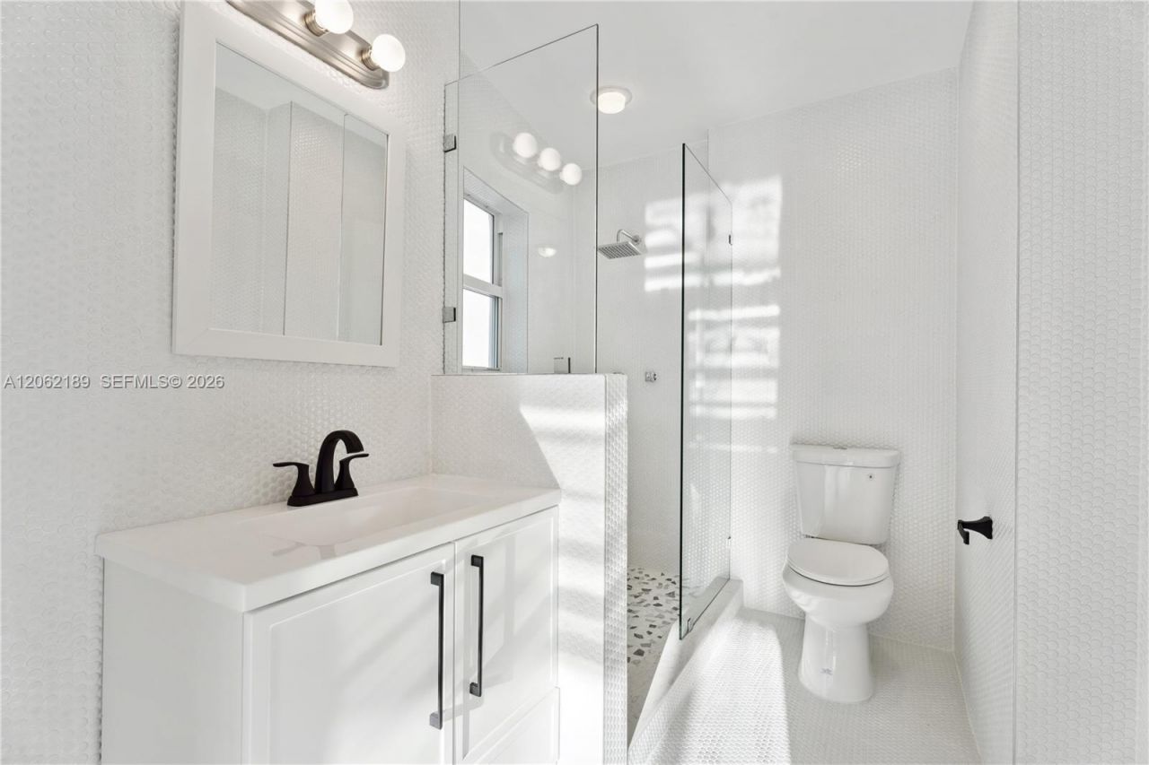 1402 Brickell Bay Dr, Unit 1601, Miami, FL 33131 Photo
