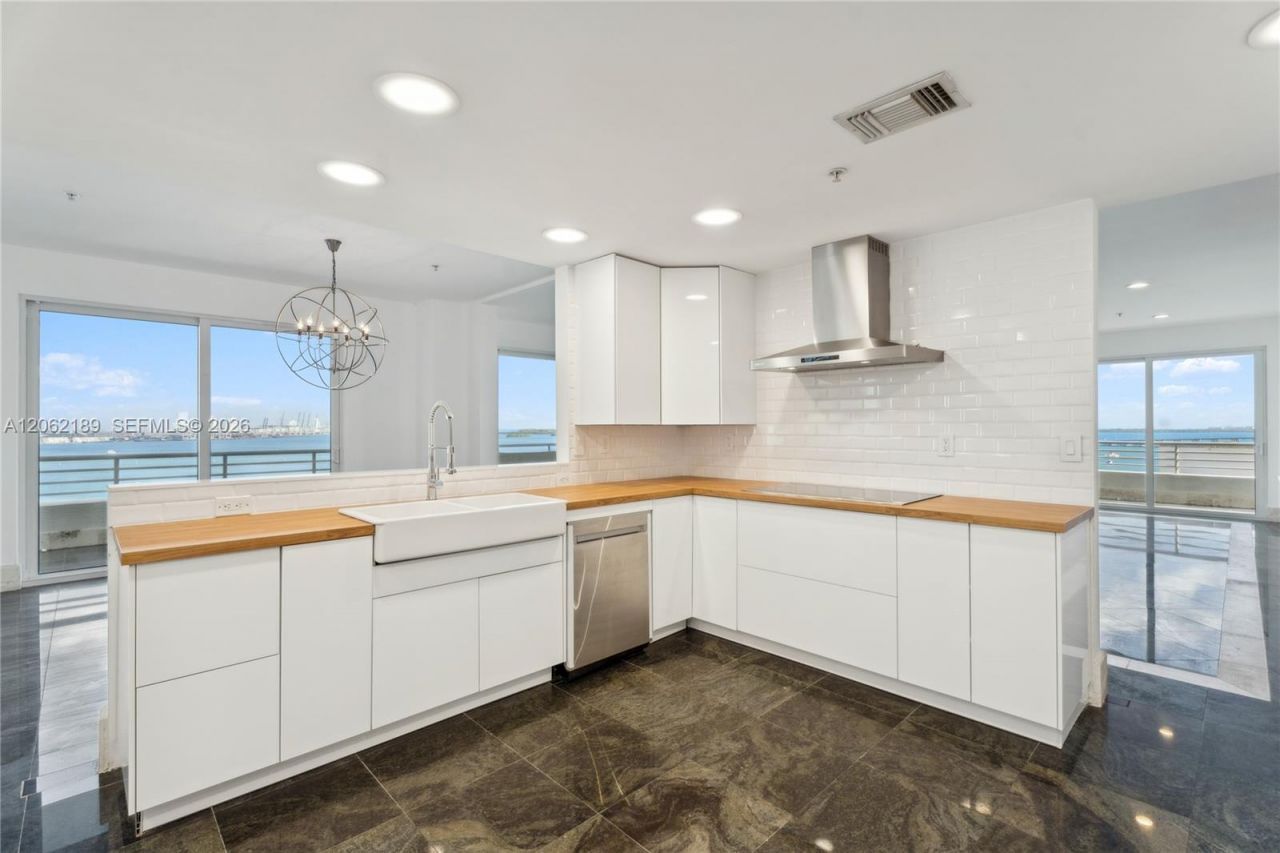 1402 Brickell Bay Dr, Unit 1601, Miami, FL 33131 Photo