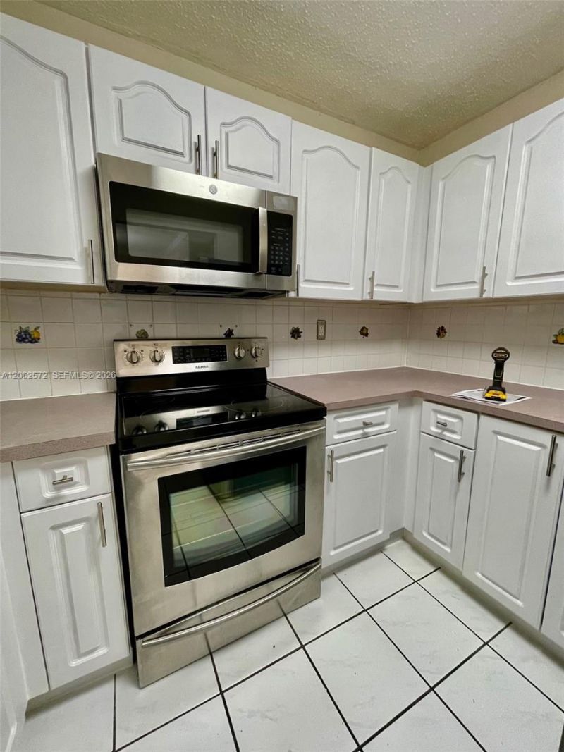 5625 W 20th Ave , Unit 215, Hialeah, FL 33012 Photo