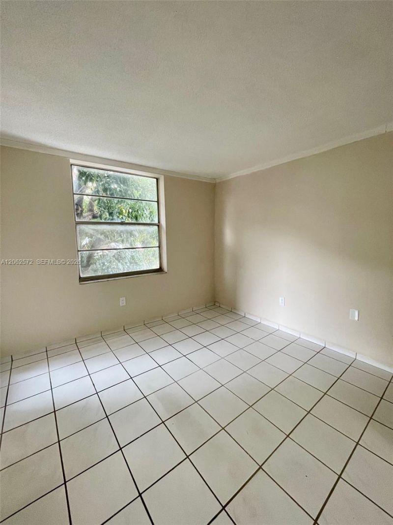 5625 W 20th Ave , Unit 215, Hialeah, FL 33012 Photo