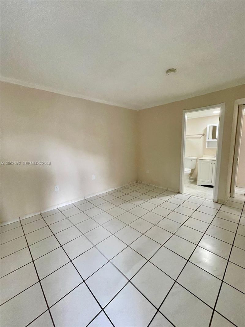 5625 W 20th Ave , Unit 215, Hialeah, FL 33012 Photo