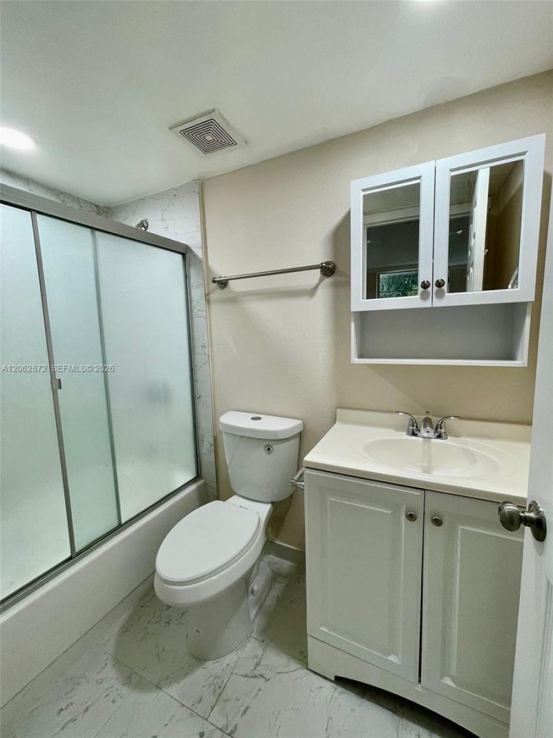 5625 W 20th Ave , Unit 215, Hialeah, FL 33012 Photo