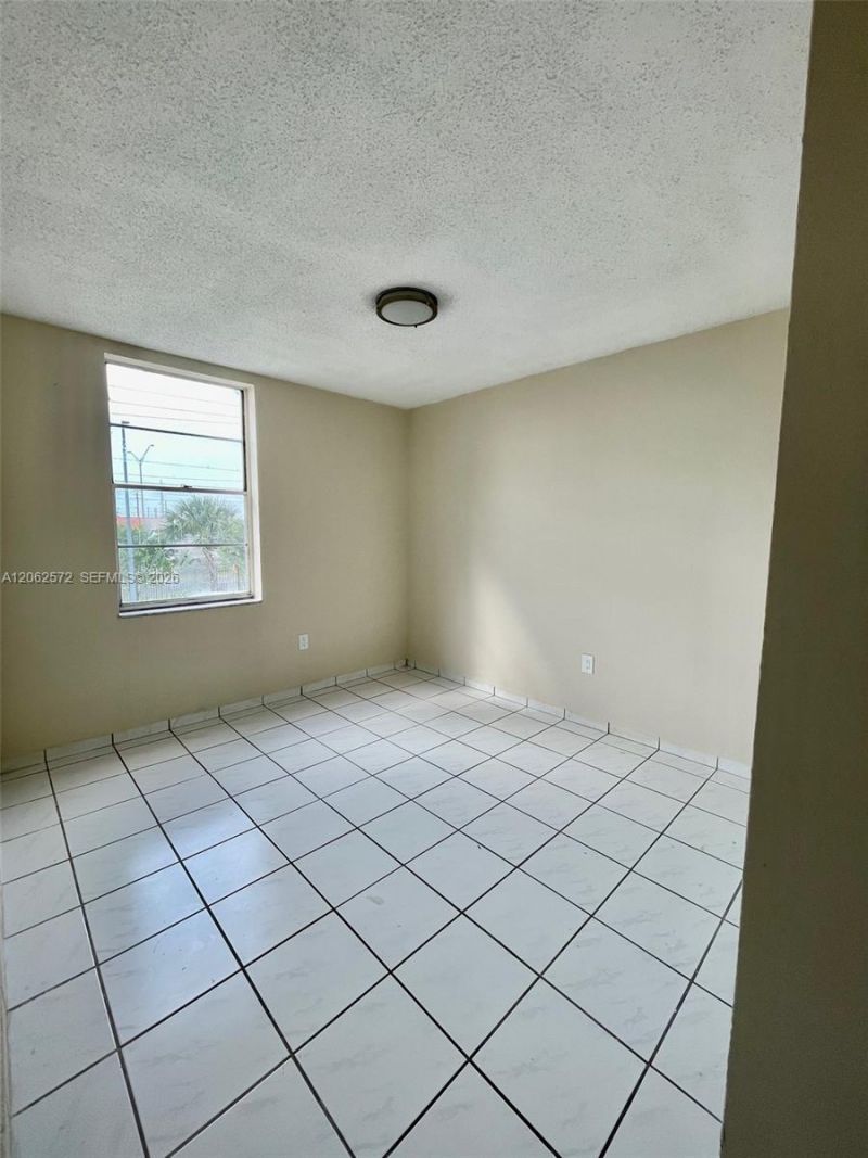 5625 W 20th Ave , Unit 215, Hialeah, FL 33012 Photo