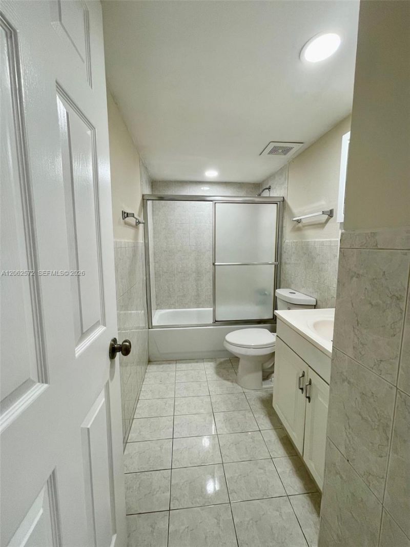 5625 W 20th Ave , Unit 215, Hialeah, FL 33012 Photo
