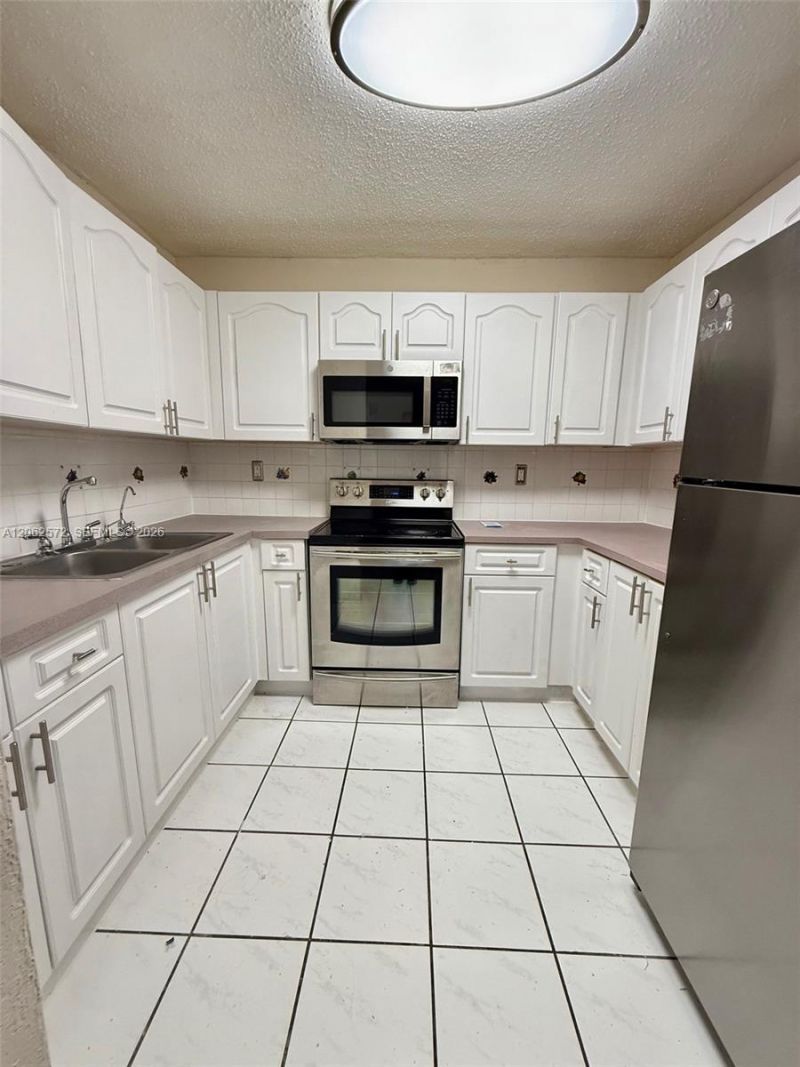 5625 W 20th Ave , Unit 215, Hialeah, FL 33012 Photo