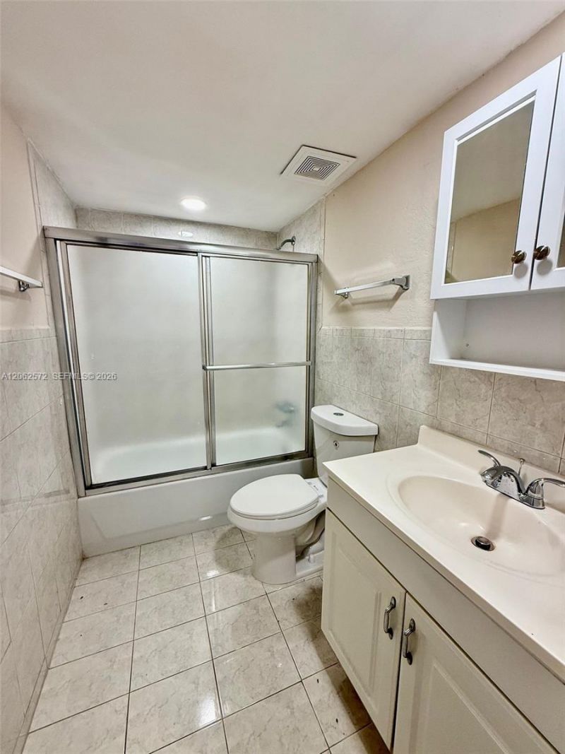 5625 W 20th Ave , Unit 215, Hialeah, FL 33012 Photo