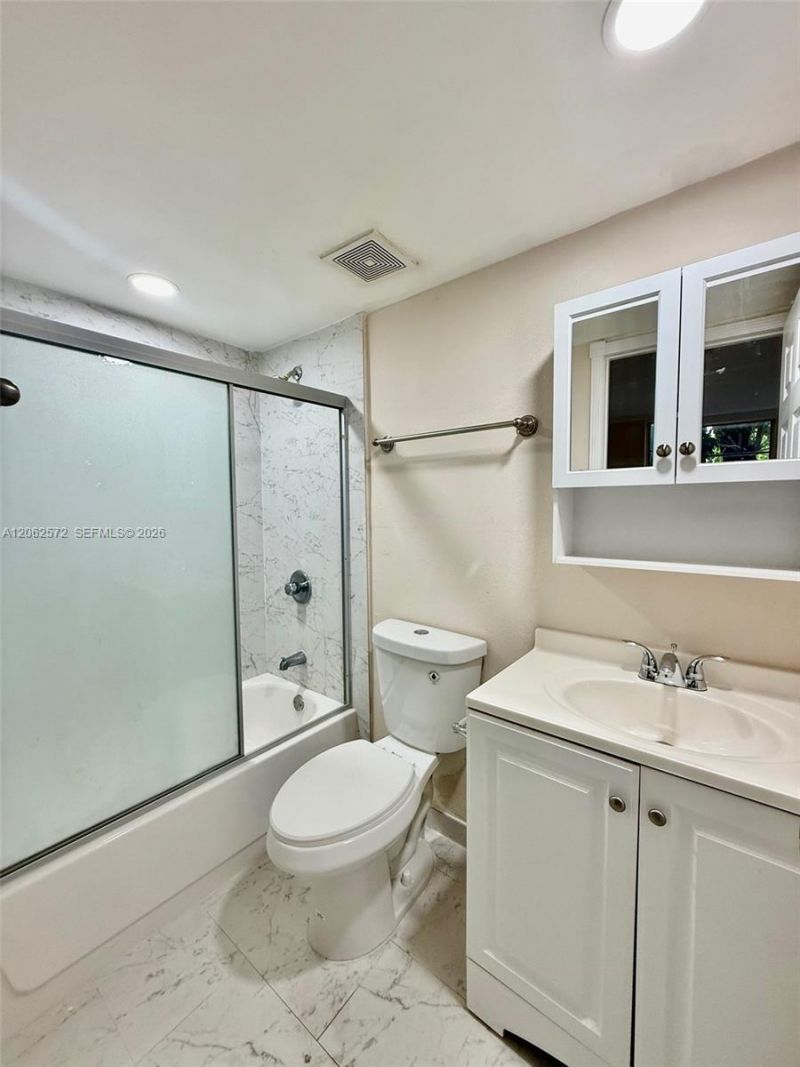 5625 W 20th Ave , Unit 215, Hialeah, FL 33012 Photo